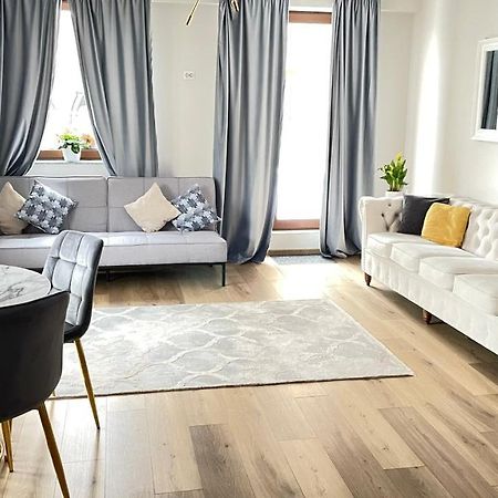 Londof Luxury Apartments - With A Panoramic View Over The City ブラショフ エクステリア 写真